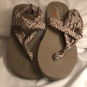 skechers yoga sling sandals